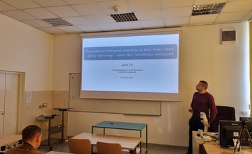 Seminarium: Przewodnictwo elektryczne nanocieczy na bazie tlenku glikolu etylenowego